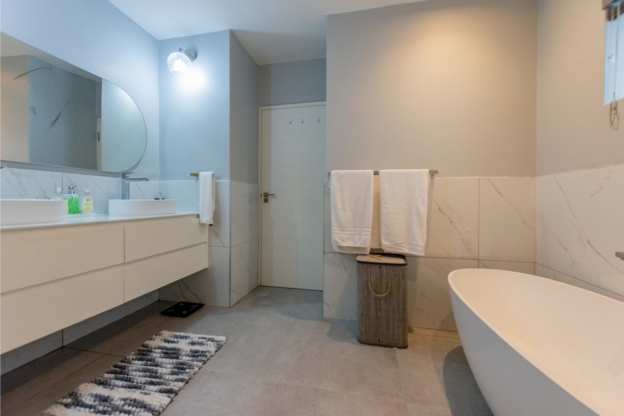 7 Bedroom Property for Sale in Calypso Beach Western Cape